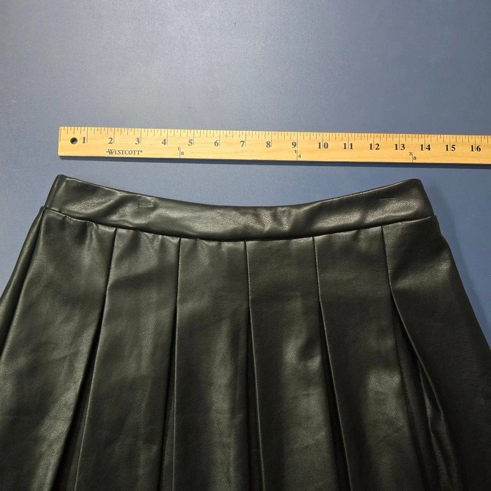 Faux Leather Pleated Skirt Black Womens Medium Elastic Waist Mini Whimsigoth